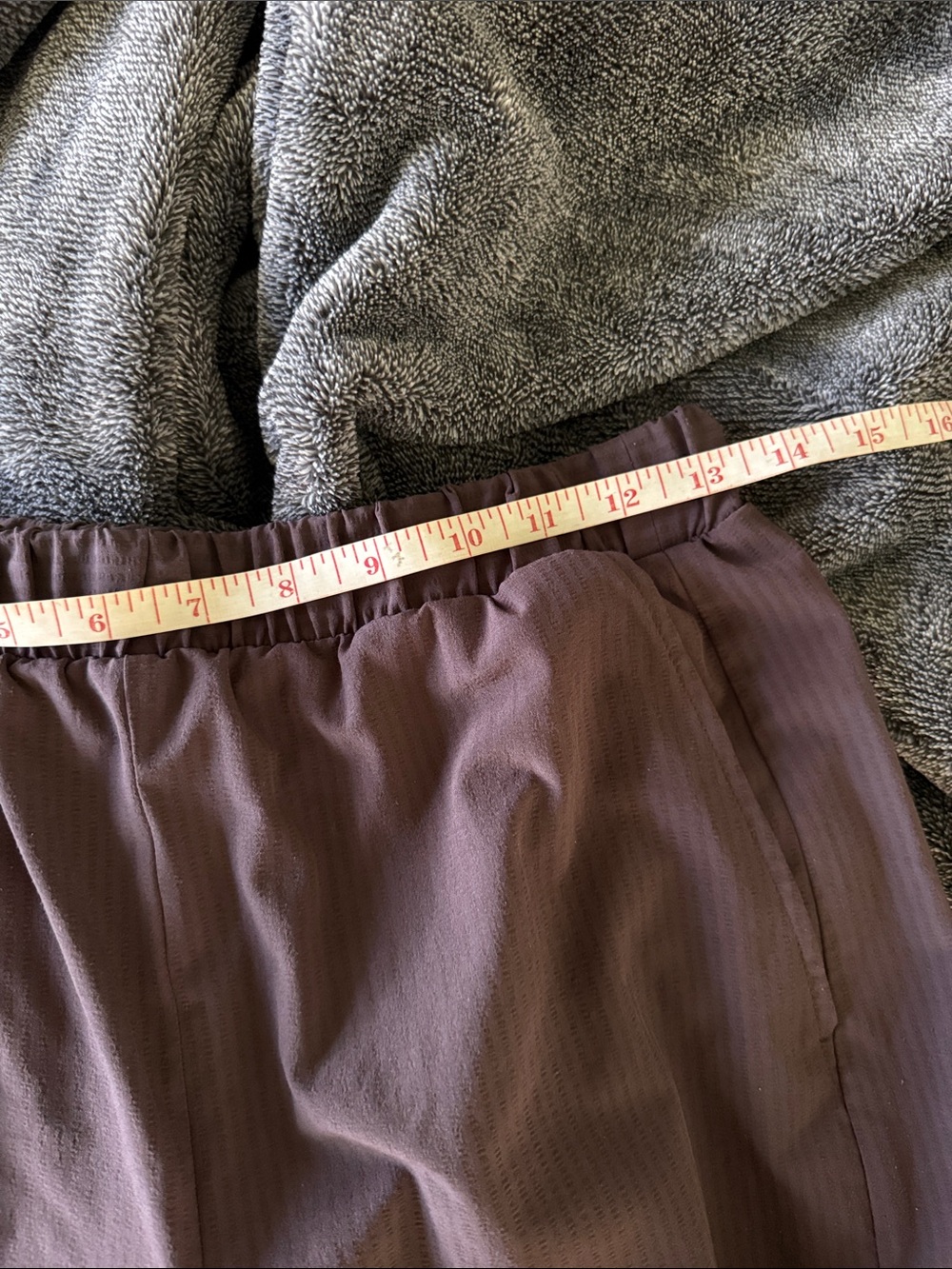 LIKE NEW ALO Ready Set Shorts, Raisin, size S - Picture 8 of 8